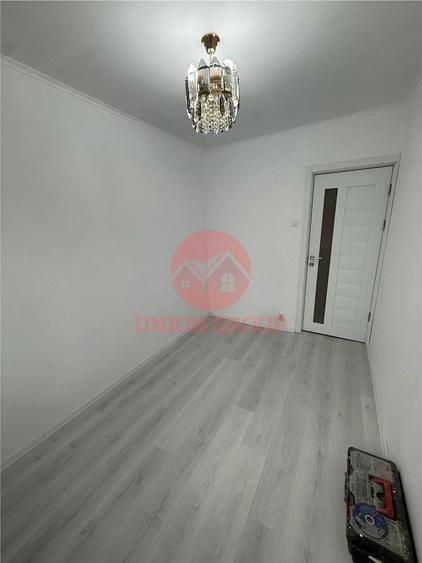 Apartament 3 camere, Semidecomandat, Zona Tomis Nord - 9