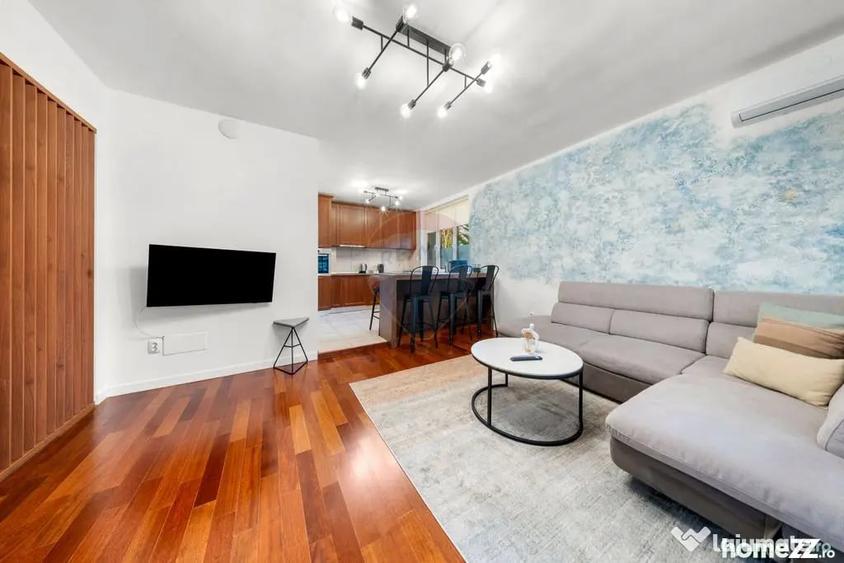Casă cu 7 camere cu Teren 705 Mp în Central
