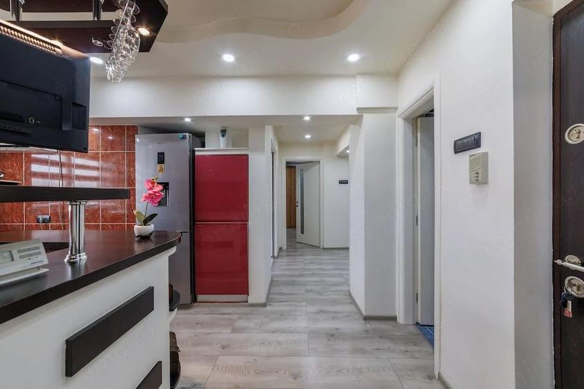 Apartament cu 3 camere decomandat în Prundu