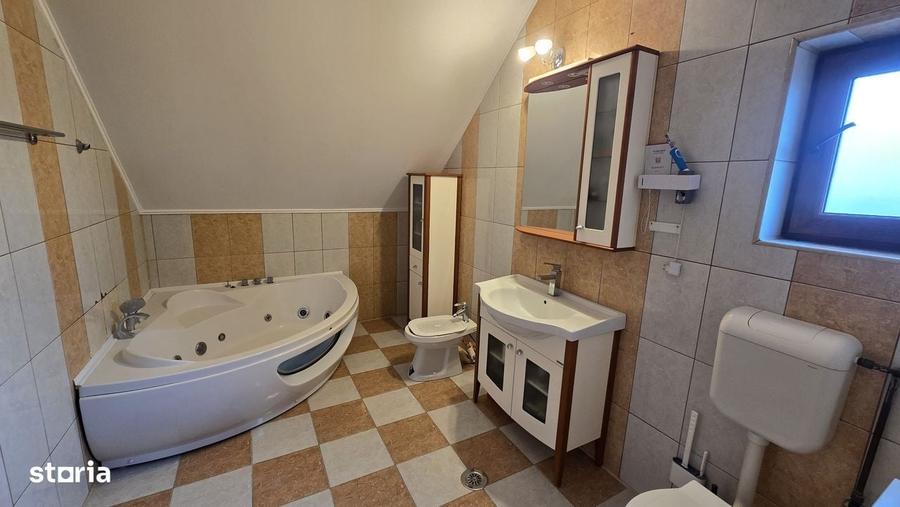 Casă cu 4 camere în Ștefănești