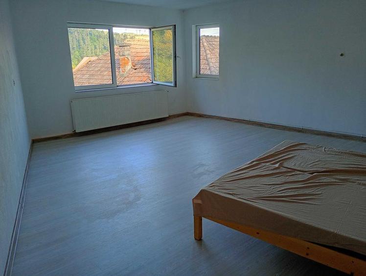 Casă individuală cu 4 camere cu Teren 290 Mp în Schei
