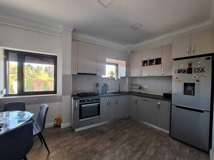 Apartament cu 3 camere decomandat în Cornitoiu