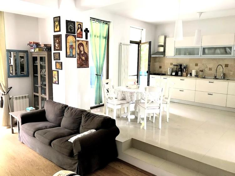 Casă cu 5 camere cu Teren 450 Mp în Corbeanca