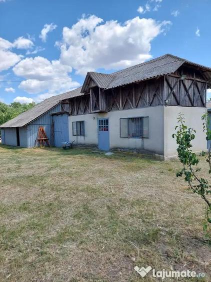 Casă cu 2 camere cu Teren 4500 Mp în Ionești