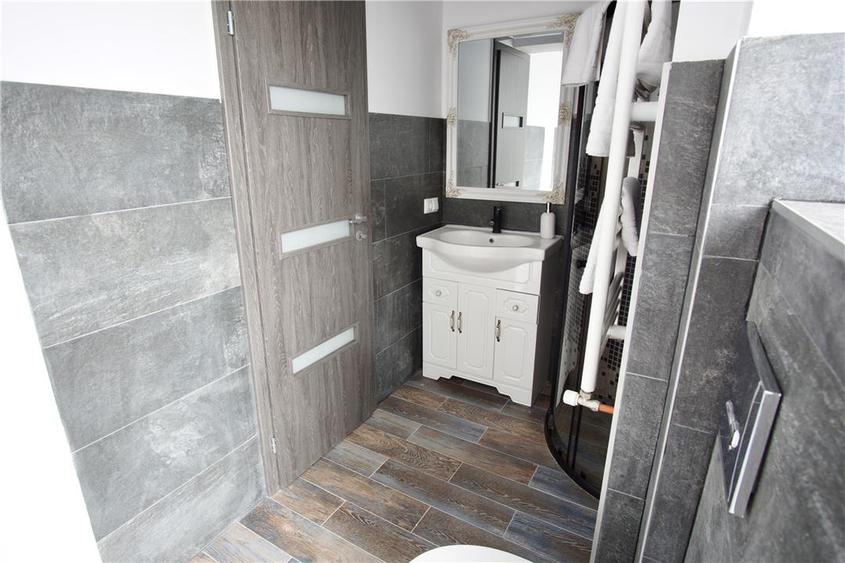 Apartament cu 2 camere decomandat, mobilat în Central
