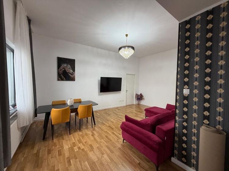 Apartament cu 3 camere, mobilat în Universitate