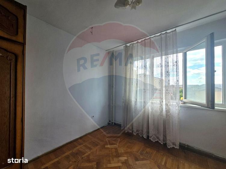 Apartament cu 3 camere decomandat în Cetate
