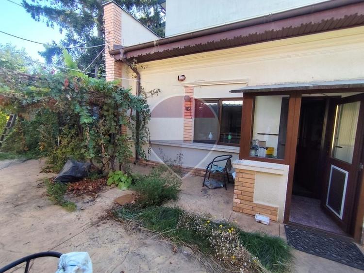 Casă individuală cu 6 camere cu Teren 510 Mp în Central