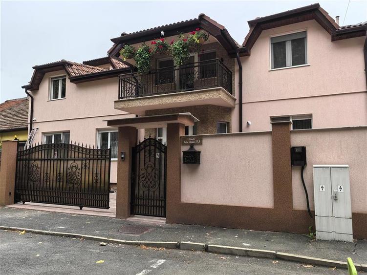 Casă individuală cu 6 camere cu Teren 180 Mp în Ultracentral