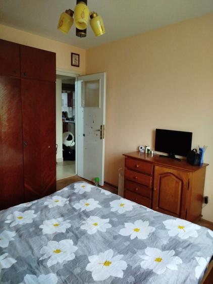 Apartament cu 3 camere decomandat în Piața Centrală