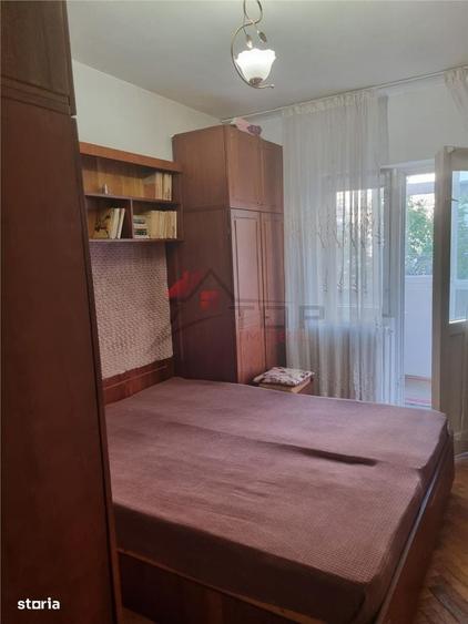 Apartament cu 3 camere decomandat în Podul de Fier