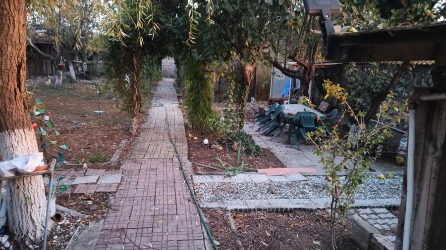Casă individuală cu 4 camere cu Canalizare în Bariera Vâlcii