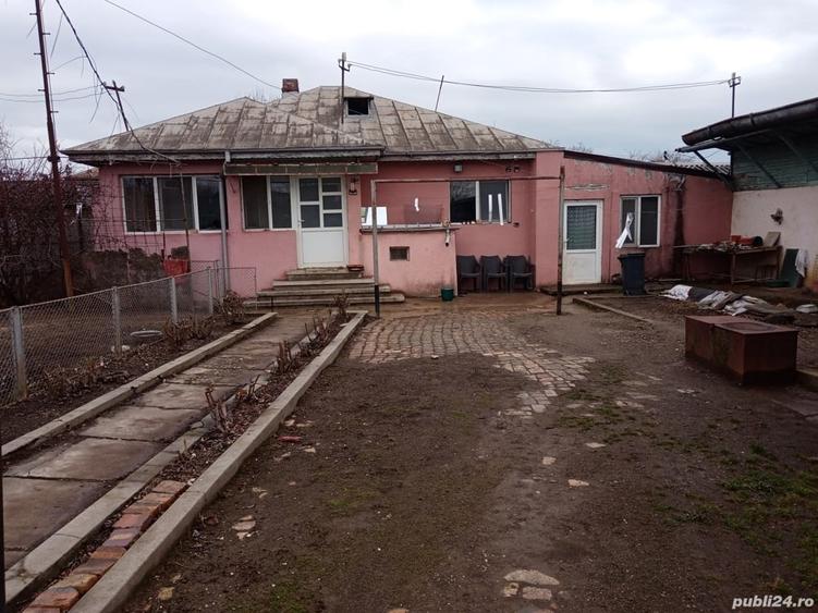 Casă cu 5 camere cu Teren 964 Mp în Pleașa