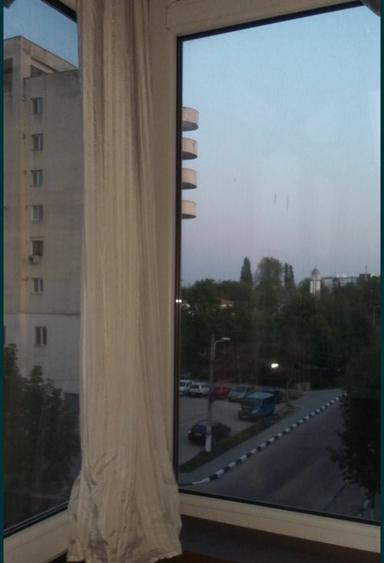 Apartament cu 2 camere decomandat în Casa Cărții