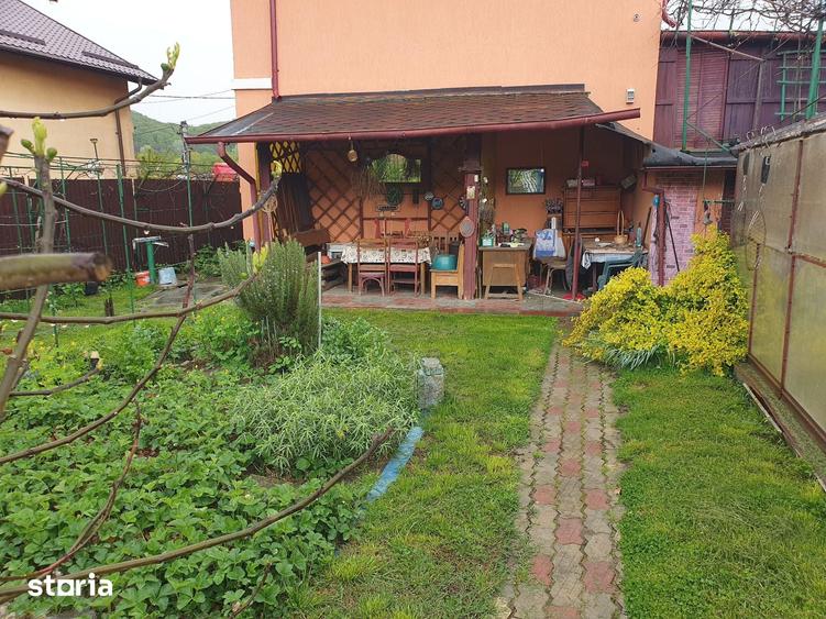 Casă cu 5 camere cu Teren 520 Mp în Vlădești