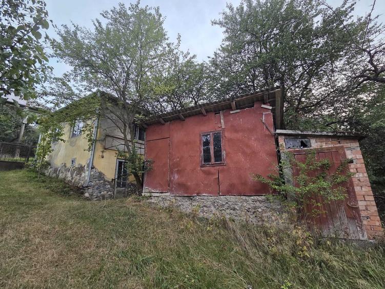 Casă cu 3 camere în Cireșoaia