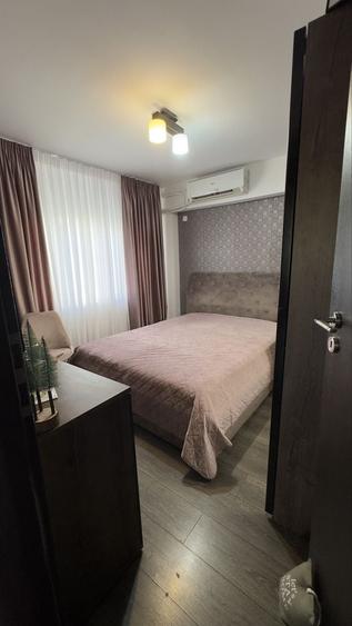 Apartament cu 4 camere semidecomandat în Costin Georgian