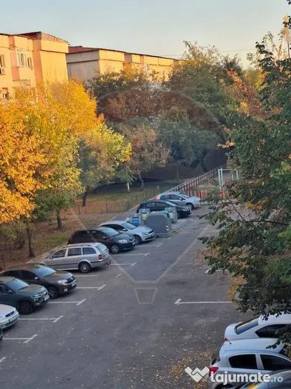 Apartament cu 3 camere decomandat în 1 Mai