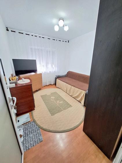Apartament cu 3 camere decomandat în Piața Centrală