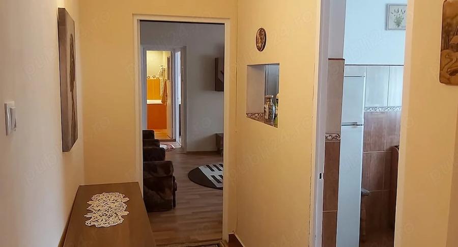Apartament cu 3 camere semidecomandat în Central
