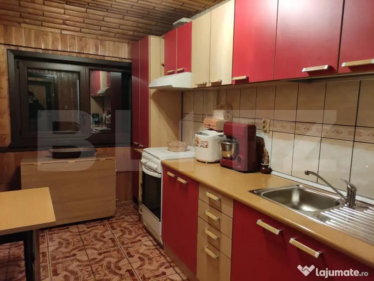 Apartament cu 3 camere decomandat, mobilat în Central