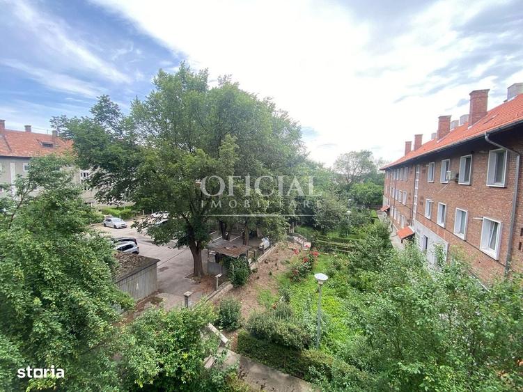 Apartament cu 4 camere decomandat în Central