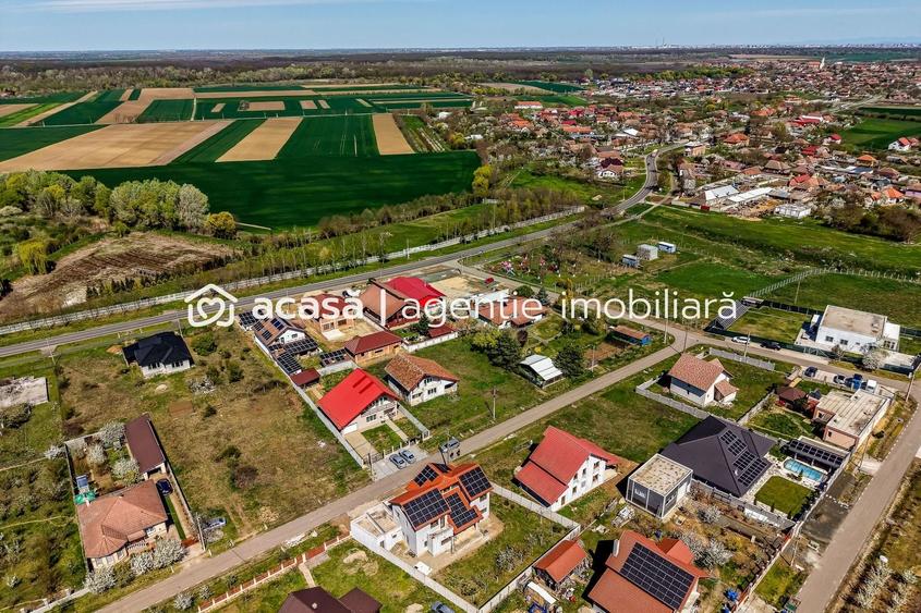 Casă individuală cu 4 camere cu Canalizare în Călugăreni