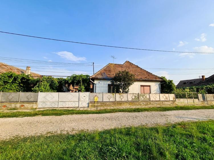 Casă individuală cu 4 camere cu Teren 1500 Mp în Târnăveni