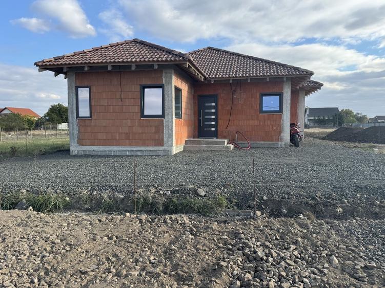 Casă individuală cu 4 camere cu Canalizare în Becicherecu Mic