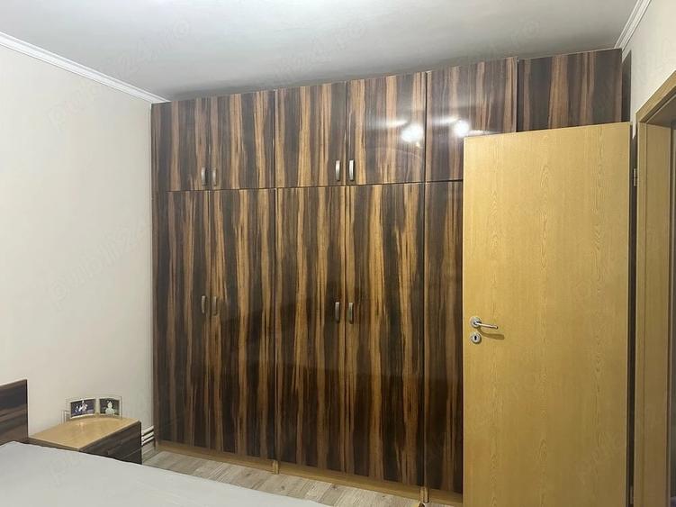 Apartament cu 3 camere decomandat în Exterior Vest