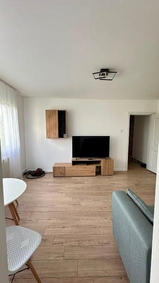 Apartament cu 2 camere semidecomandat, mobilat în Dacia