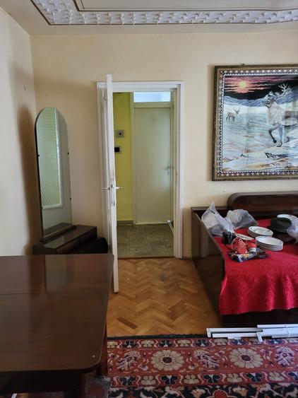 Apartament cu 3 camere semidecomandat în Central