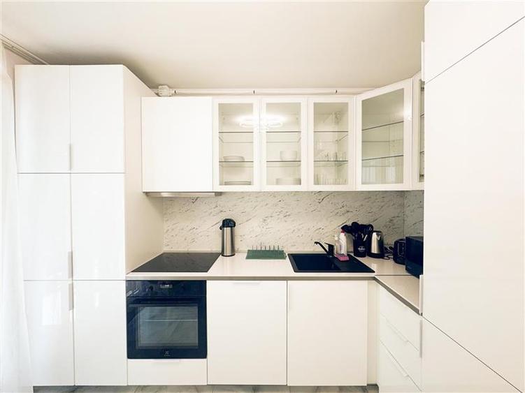 Apartament cu 3 camere semidecomandat, mobilat în Herăstrău