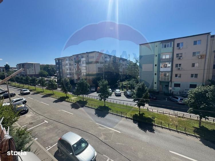 Apartament cu 4 camere decomandat în Craiovița Nouă