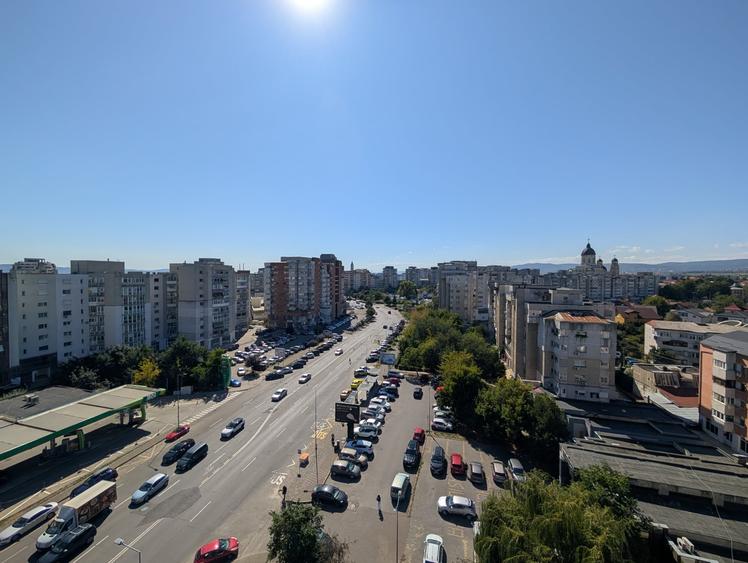 Apartament cu 2 camere semidecomandat, mobilat în 9 Mai