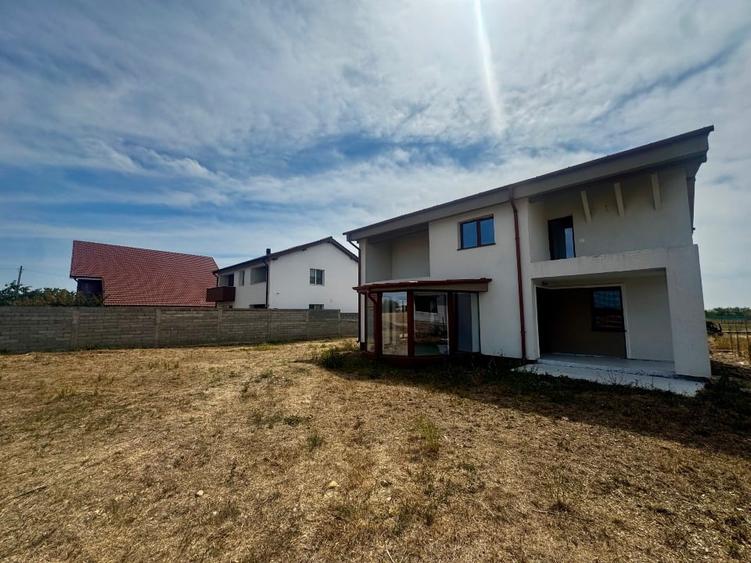 Casă individuală cu 5 camere cu Teren 652 Mp în Nojorid
