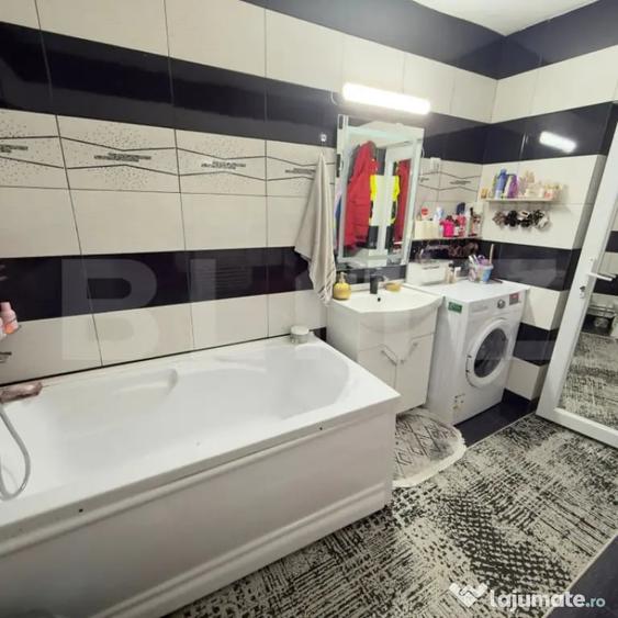 Casă cu 9 camere cu Teren 1860 Mp în Central