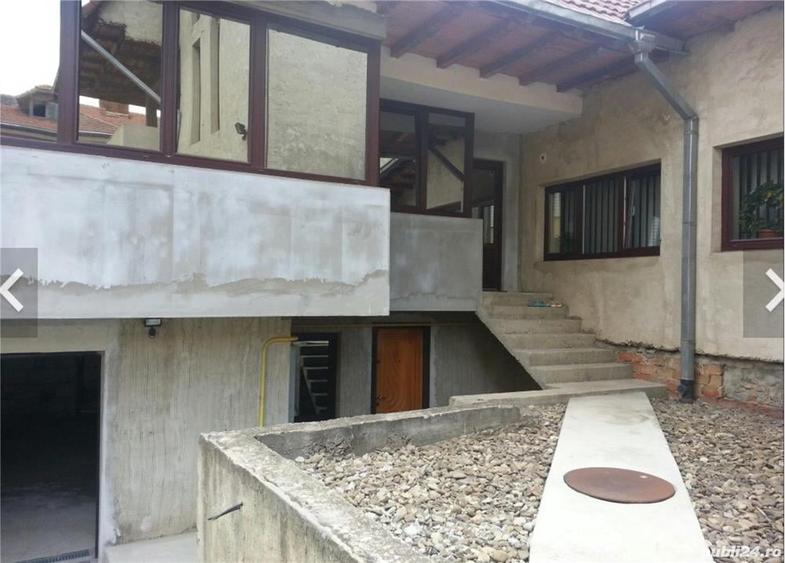 Casă cu 10 camere cu Teren 700 Mp în Rădăuți