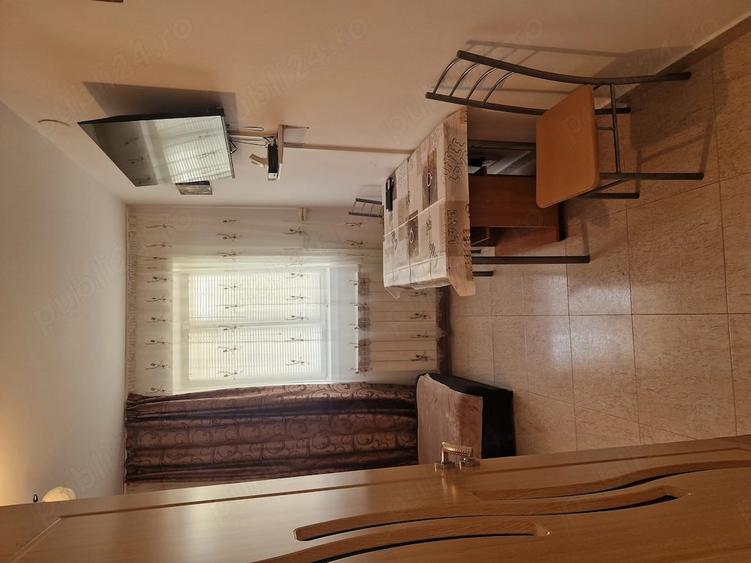 Casă cu 2 camere cu Teren 20 Mp în Piața Veche