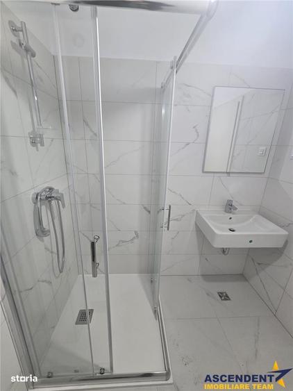 Apartament cu 3 camere decomandat în Tractorul