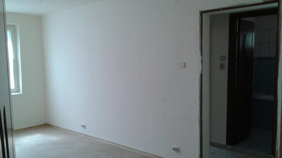 Apartament cu 5 camere semidecomandat în Crângași