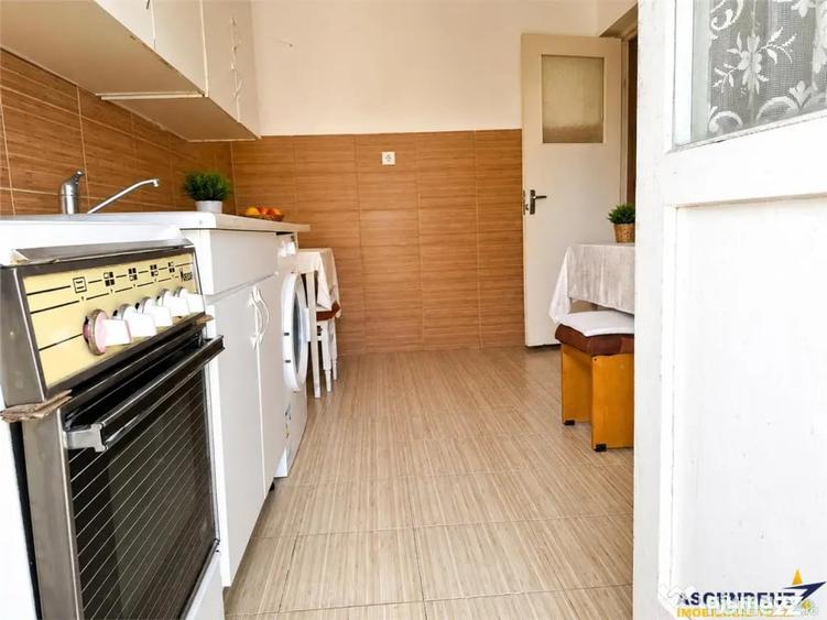 Apartament cu 3 camere decomandat în Drumul Poienii