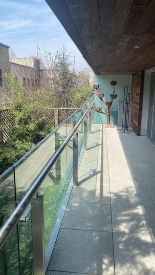 Apartament cu 3 camere nedecomandat, mobilat în Arcul de Triumf