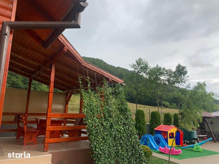 Casă cu 6 camere cu Teren 1200 Mp în Central
