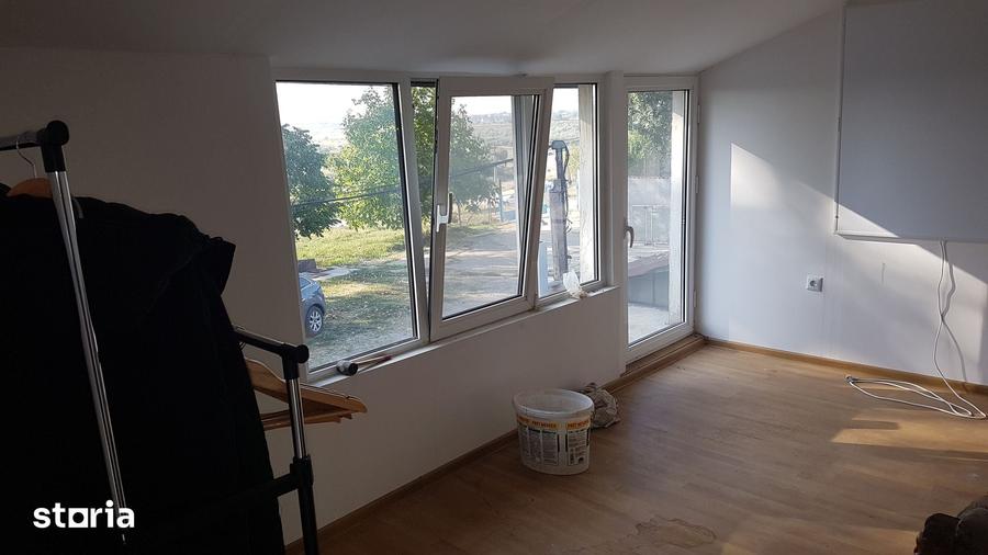 Spațiu comercial, de 414 mp, în Mărăcineni