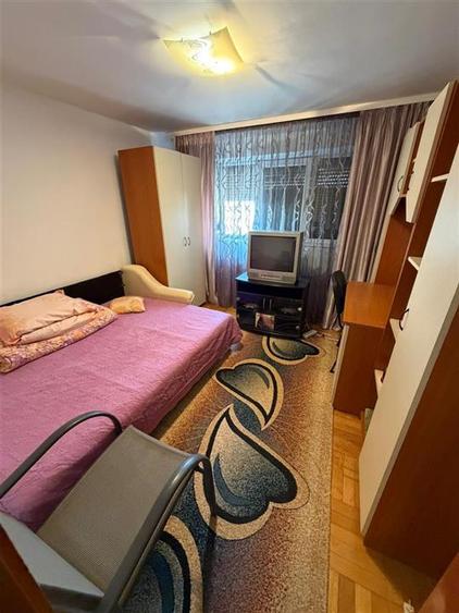 Apartament cu 3 camere decomandat, mobilat în Sud