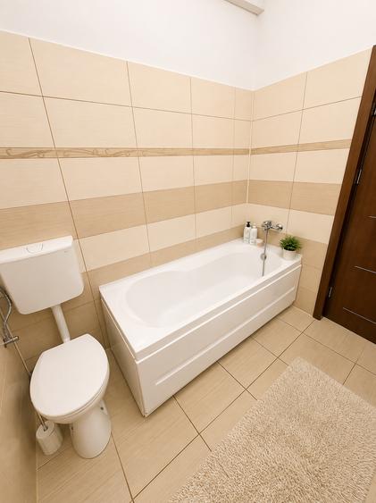 Apartament cu 2 camere decomandat în Universitate