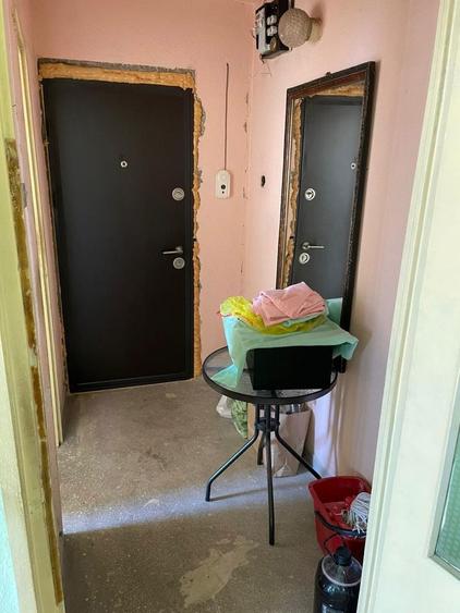 Apartament cu 2 camere semidecomandat în Craiovița Nouă