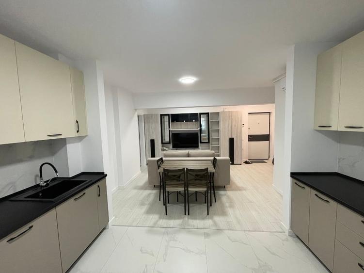 Apartament cu 3 camere decomandat, mobilat în Central