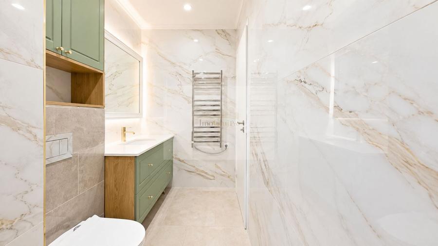 Apartament cu 3 camere semidecomandat, mobilat în Semicentral